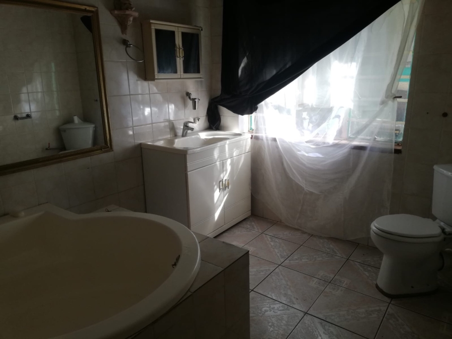 5 Bedroom Property for Sale in Stilfontein Ext 3 North West